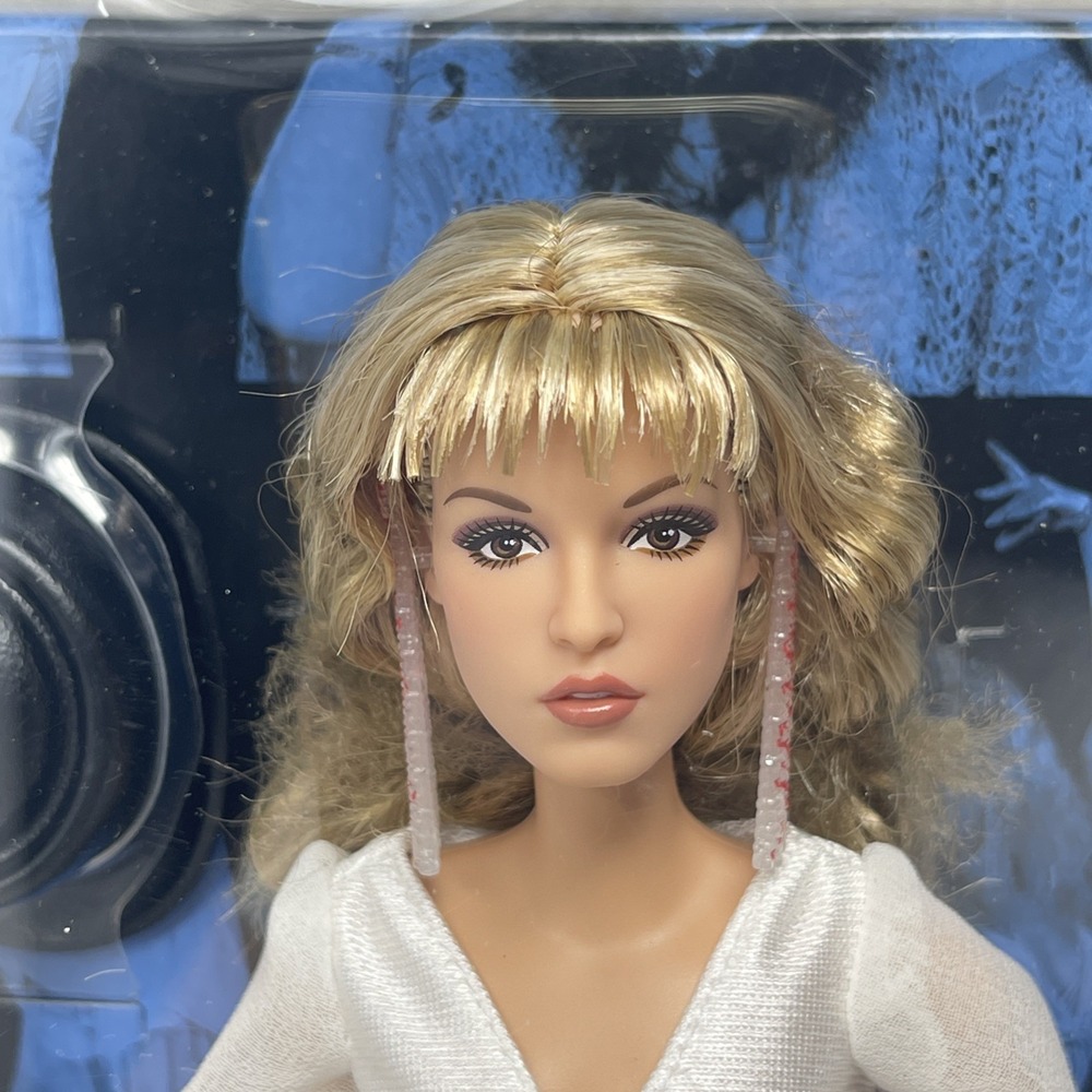 2025‎ Barbie Stevie Nicks Doll Bella Donna 1981 Lp White Dress Mattel Signature - Picture 9 of 16
